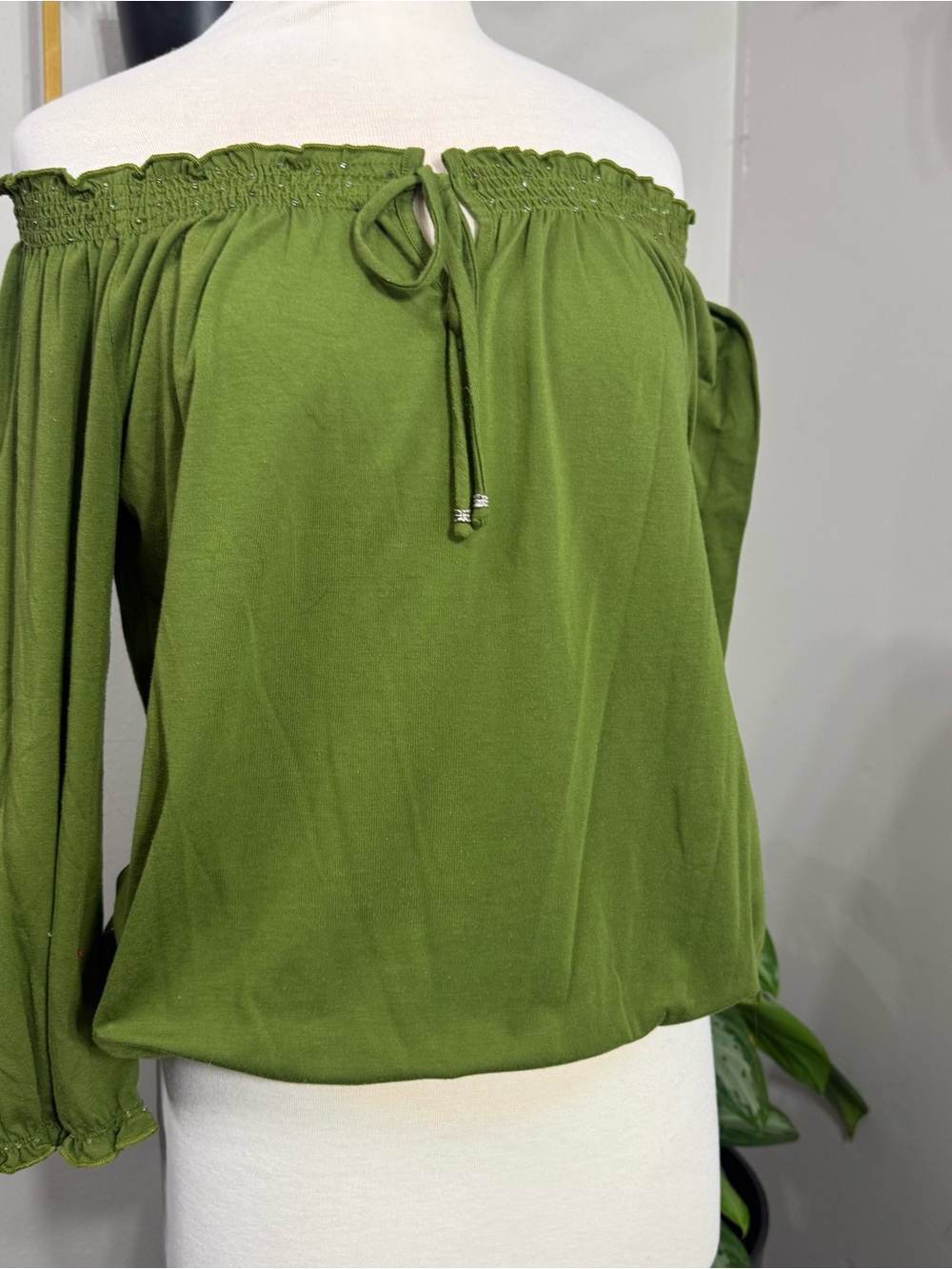 New Directions Women’s Small Olive Green Off Shoulder Smocked Long Sleeve Top
